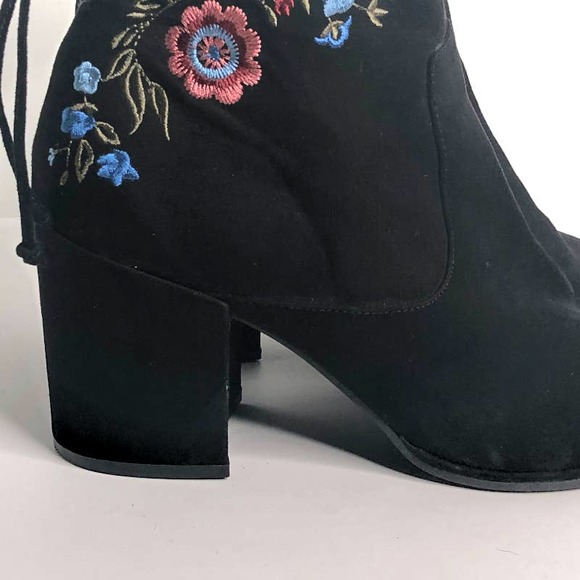 UNISA Womens Black Suede Embroidered Sz 8.5 BOOTIES Ankle Boots - Picture 9 of 11
